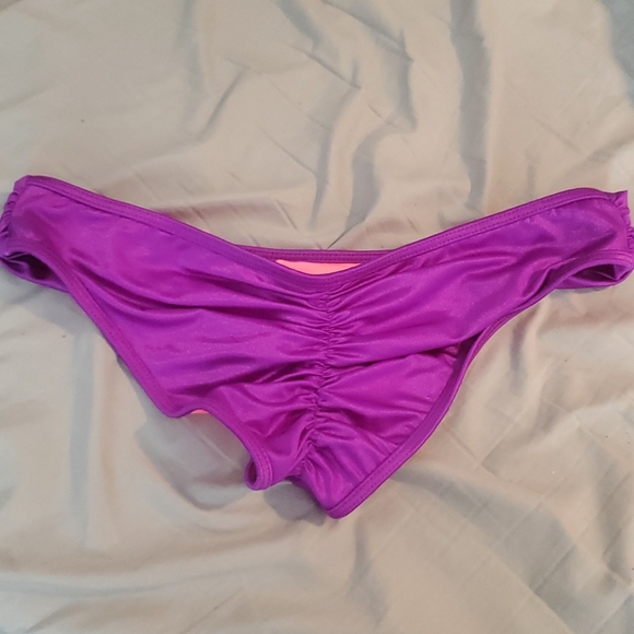 Silky smooth bandeau top scrunch bum bikini - Picture 5 of 8